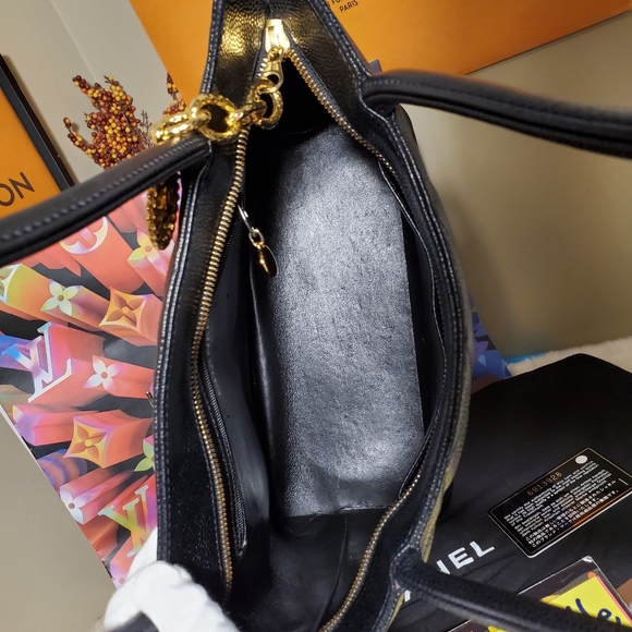 Authentic chanel medallion caviar - Picture 10 of 15